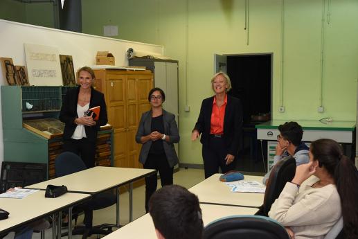 Mme Sophie Cluzel, Secrétaire d’Etat en charge des personnes handicapées, visite une classe des ateliers professionnels.