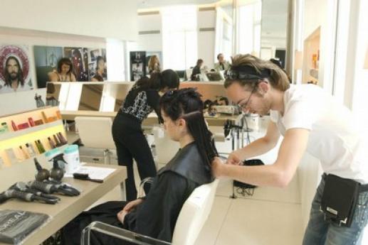 Les élèves de l'atelier coiffure de l'INJS lors d'un concours organisé chez L'Oréal.