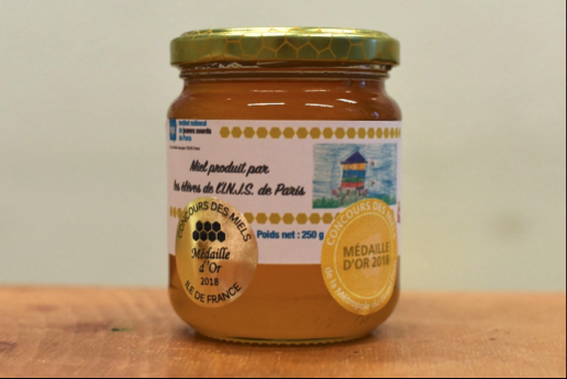 Le miel de l’INJS cuvée 2018, médaillé d’or en tilleul au concours des miels d’Ile de France, a été dégusté avec plaisir durant cette journée de fête.